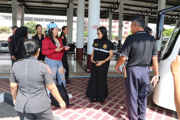 ขนส่ง จ.พัทลุง ลงพื้นที่ติดตามการอำนวยความสะดวก และ ความปลอดภัย ของประชาชน ในการใช้รถโดยสารสัญจร ช่วงปีใหม่ 2569 ยืนยัน พร้อมเต็มที่ ไม่มีผู้โดยสารตกค้างแน่นอน