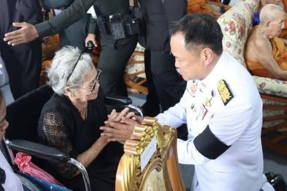 พระบาทสมเด็จพระเจ้าอยู่หัว พระราชทานพระบรมราชานุเคราะห์ในการพระราชทานเพลิงศพ นางศศิพัชร สินสโมสร ท.ม., ต.ช. ผู้อำนวยการโรงเรียนพะตงประธานคีรีวัฒน์ ซึ่งเสียชีวิตขณะปฏิบัติหน้าที่ โดยมี นายกรัฐมนตรีและรัฐมนตรีว่าการกระทรวงมหาดไทย เป็นประธาน