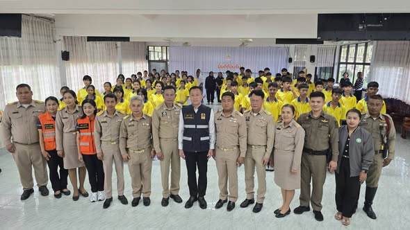 นายสุจินต์ วาจากิจ ผู้ว่าราชการจังหวัดพัทลุง เปิดโครงการการฝึกอบรมเยาวชนขับขี่ปลอดภัย 